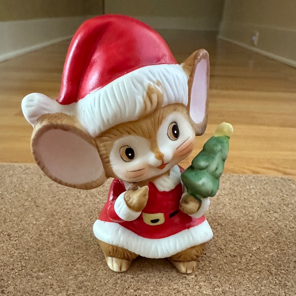 Vintage Homco Christmas Mouse Figurine 5405 Holding Christmas Tree